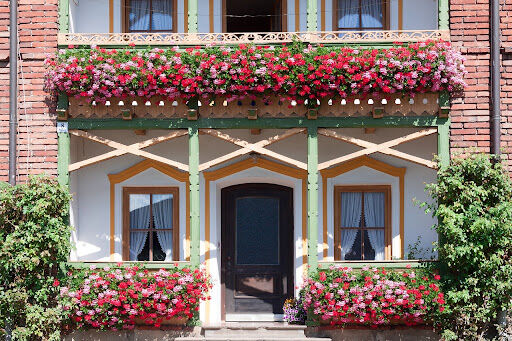 Ideas On How To Arrange Flowers In Every Room